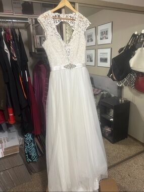 Allure Bridals Ivory Lace Bodice A-Line Wedding Dress